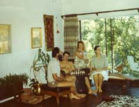 MullerFamilyInLoungeSV